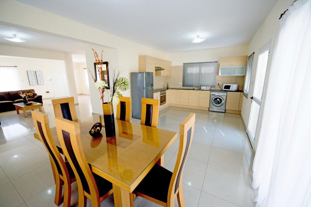 Hara Nissi Beach Villas アヤナパ エクステリア 写真