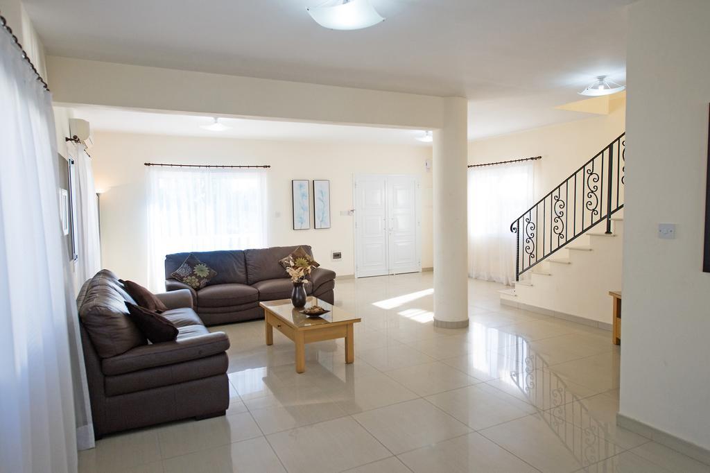 Hara Nissi Beach Villas アヤナパ エクステリア 写真