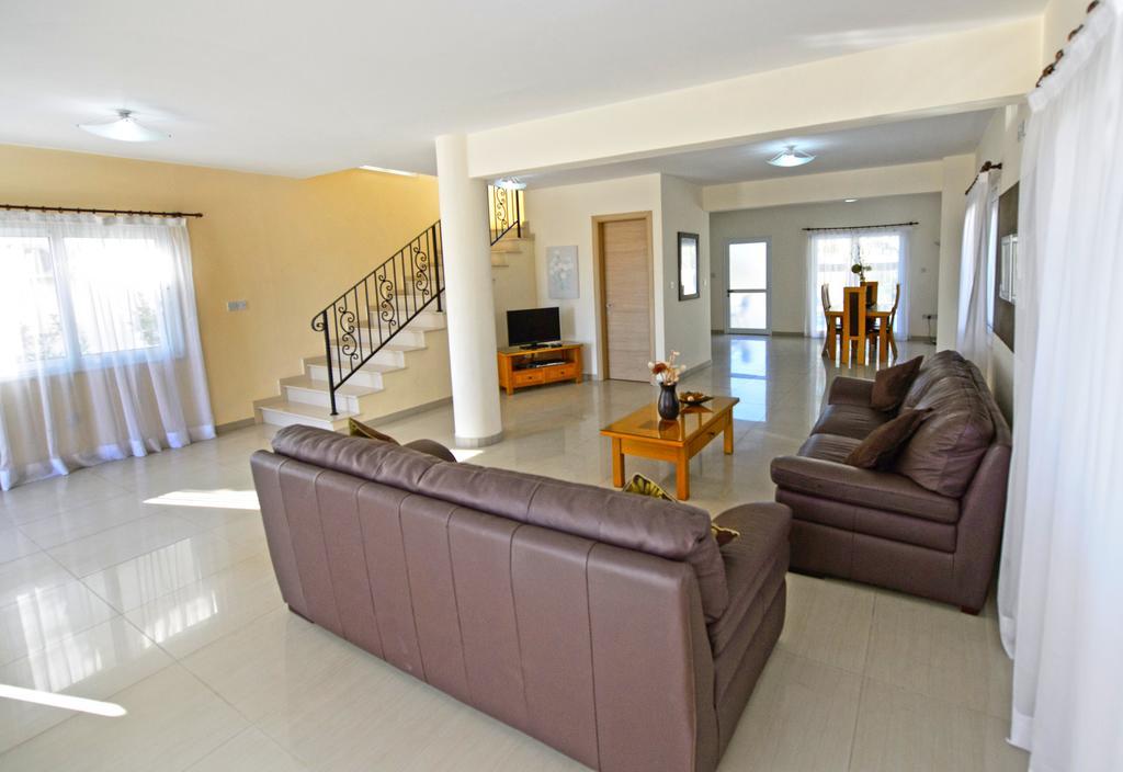 Hara Nissi Beach Villas アヤナパ エクステリア 写真